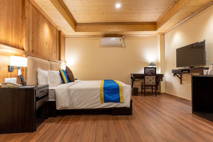 Room 12 of 28
