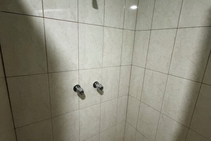 Room 6 of 18