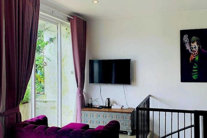 Room 8 of 27