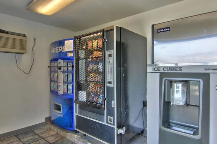 Snack bar