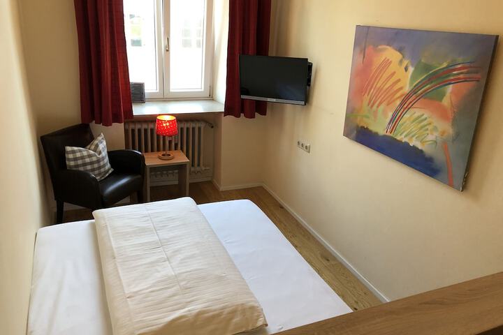 Room 12 of 36