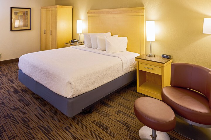 Economy King Bed (5 of 6)