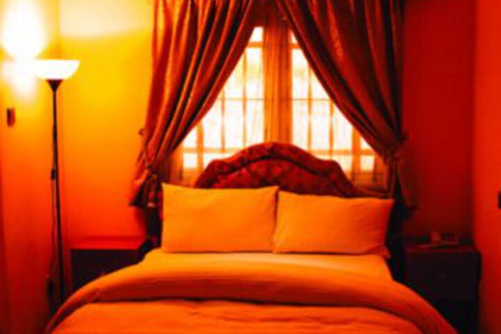 Room 2 of 10