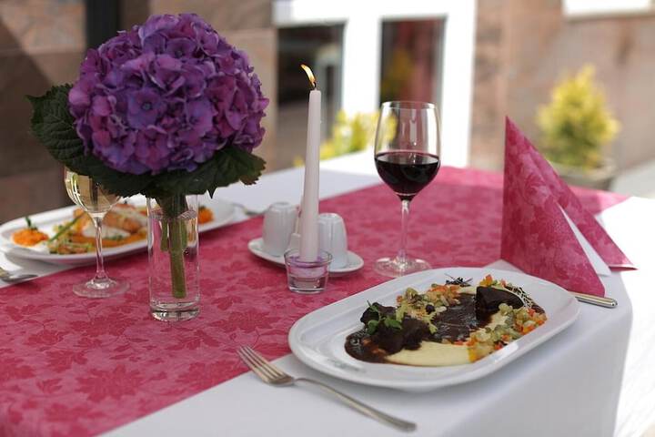 Dining 32 of 59