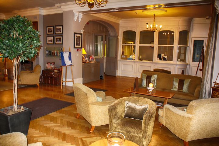 Entrance & Lobby