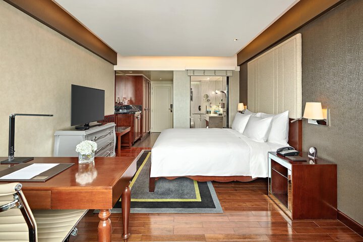 Room 2 of 106