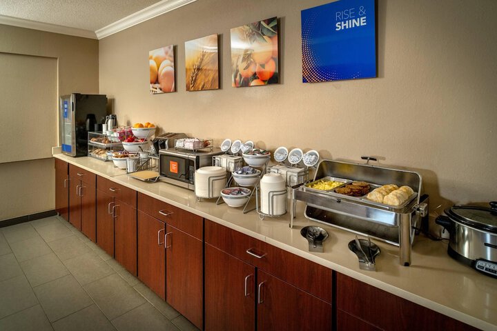 Breakfast/Coffee Service 40 of 48