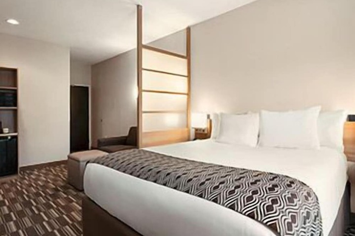 2 Queen Beds (2 of 15)