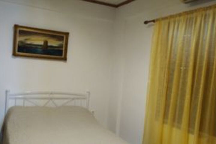 Room 15 of 48