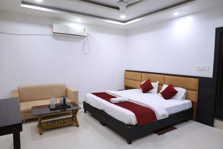 Room 8 of 22