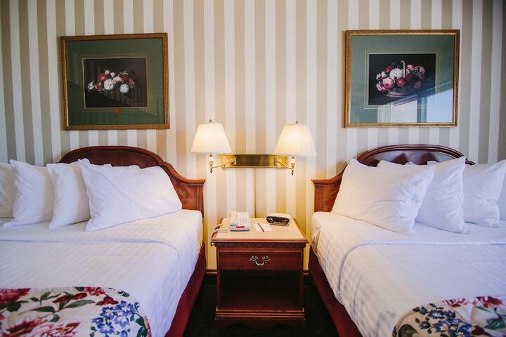 2 Queen Beds (3 of 12)