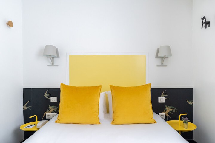Room 28 of 60