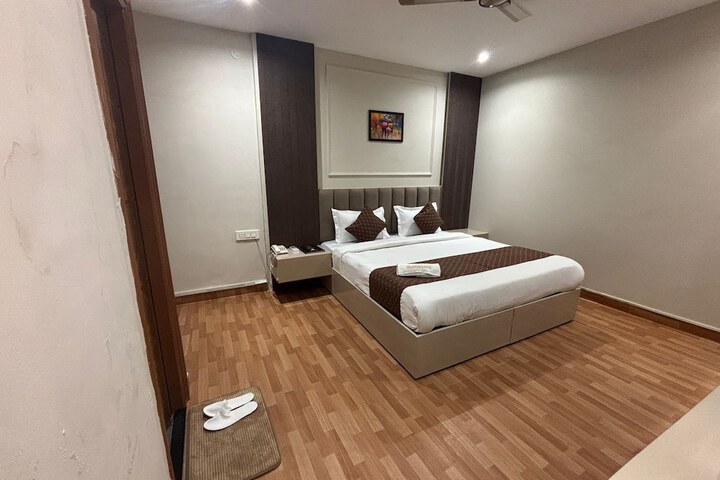 Room 5 of 13