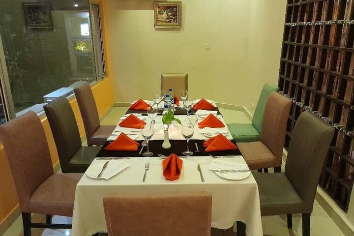 Dining 70 of 110