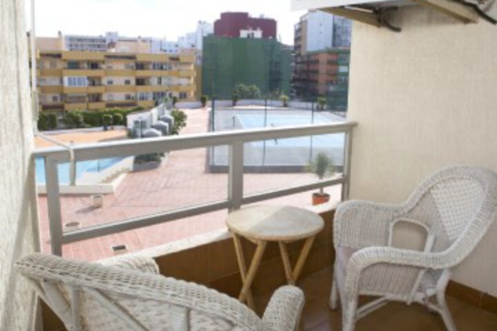Room 8 of 10