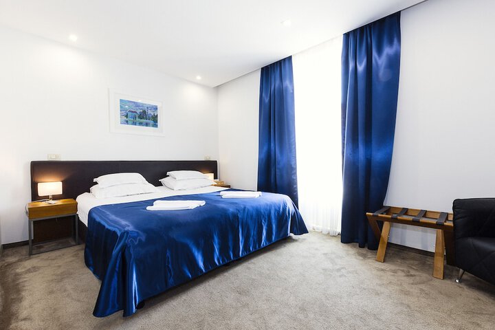 Room 10 of 86