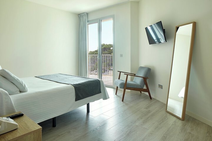 Room 33 of 118