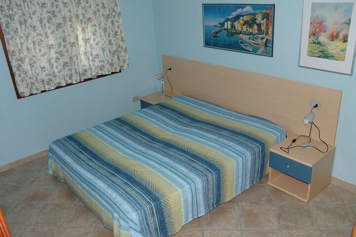 Room 3 of 48
