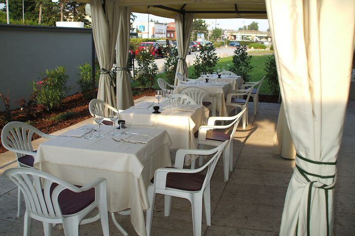 Dining 79 of 82