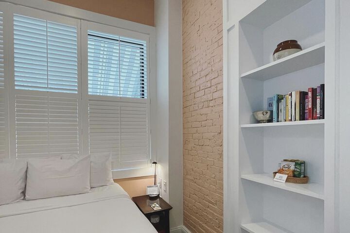 Room 11 of 21
