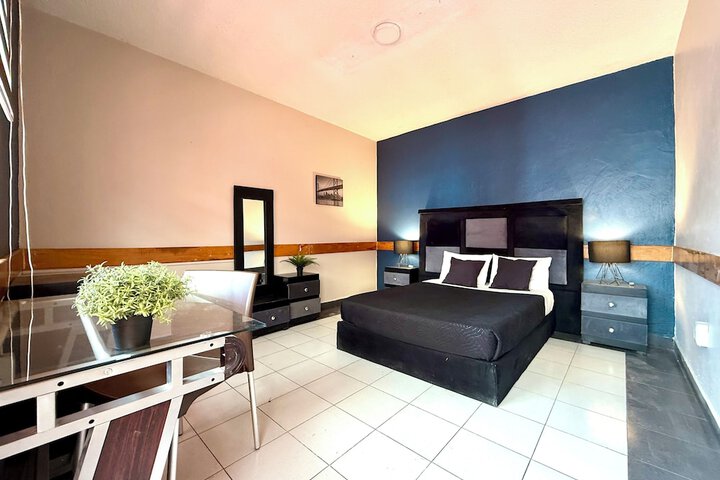 Room 17 of 28