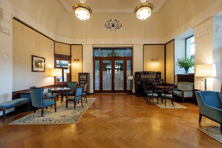 Guest Lobby