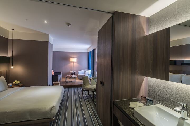Room 73 of 108