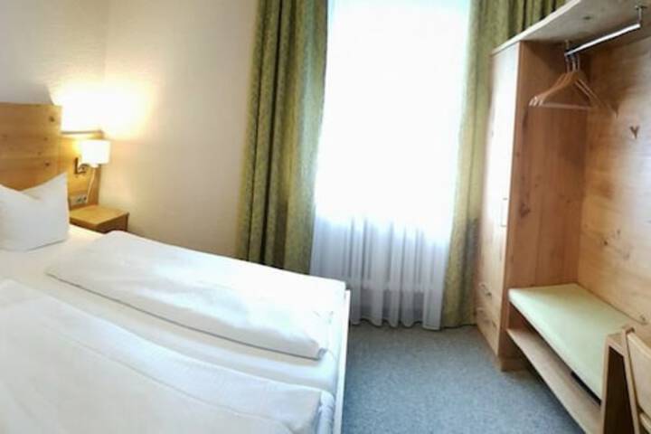 Room 4 of 30