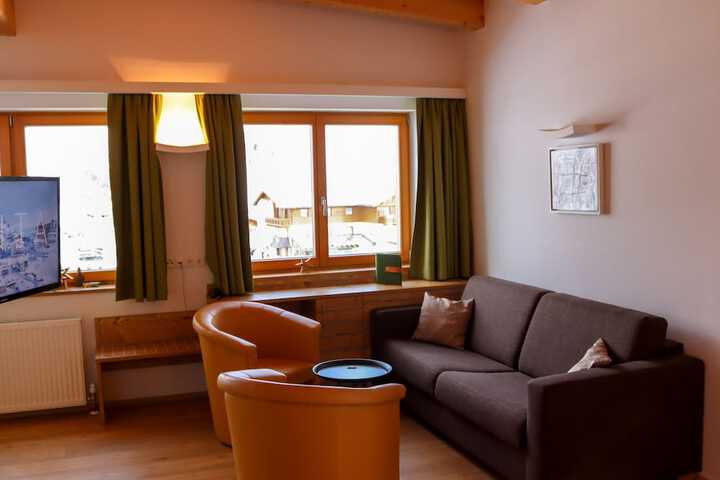 Room 7 of 32