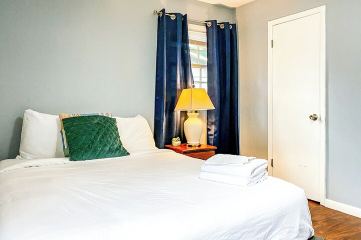 Room 4 of 32