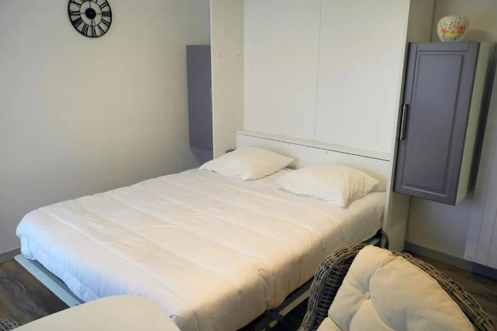 Room 3 of 20