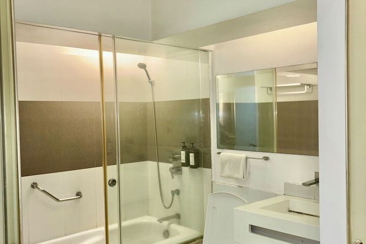 Room 11 of 20