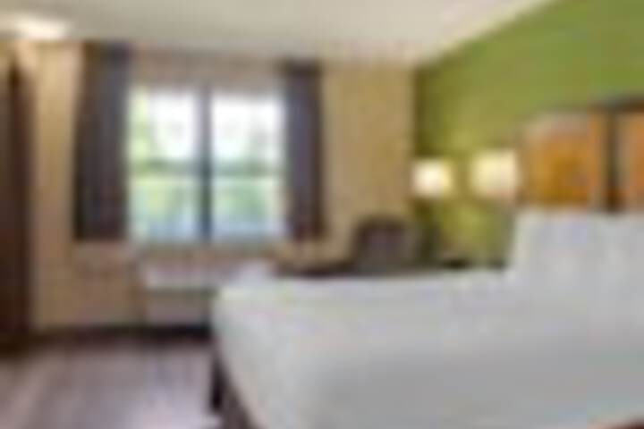 Room 17 of 102