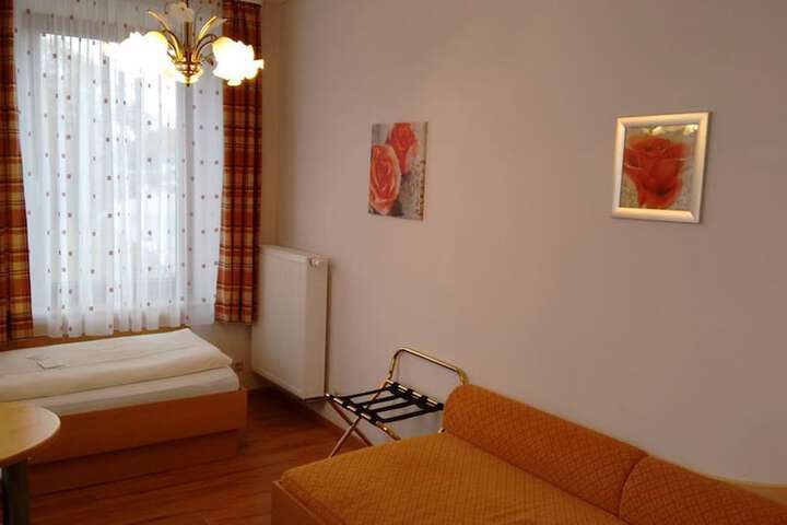 Room 16 of 36