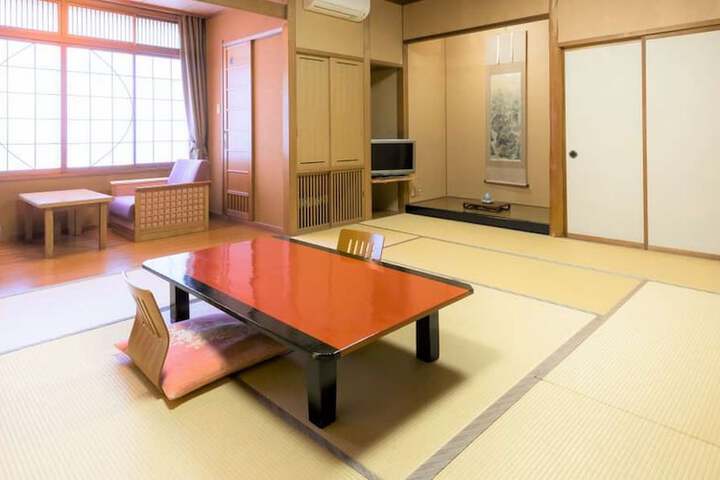 Room 6 of 43