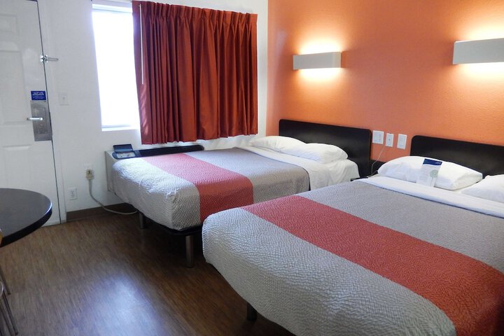 Room 13 of 27