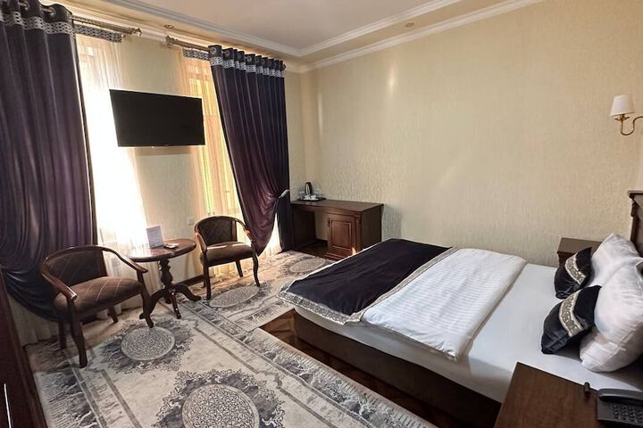 Room 10 of 32