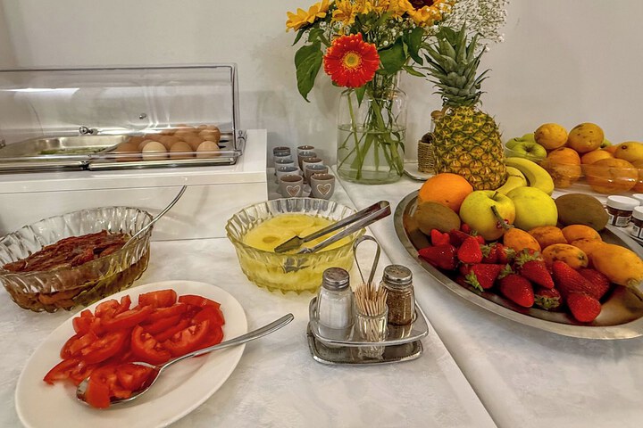 Breakfast/Coffee Service 14 of 27
