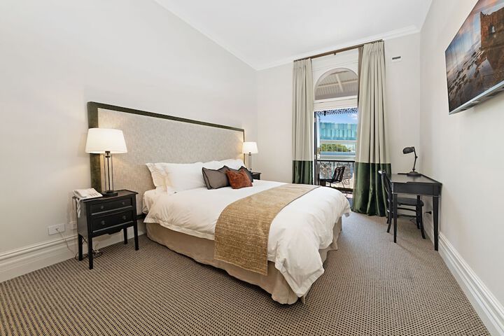 Room 10 of 42