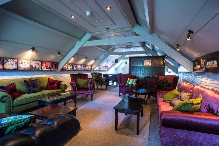Lounge 133 of 162