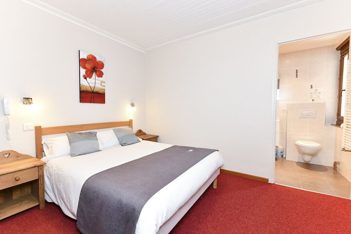 Room 7 of 33