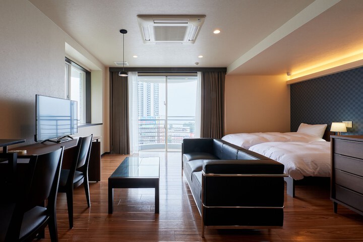 Room 27 of 79