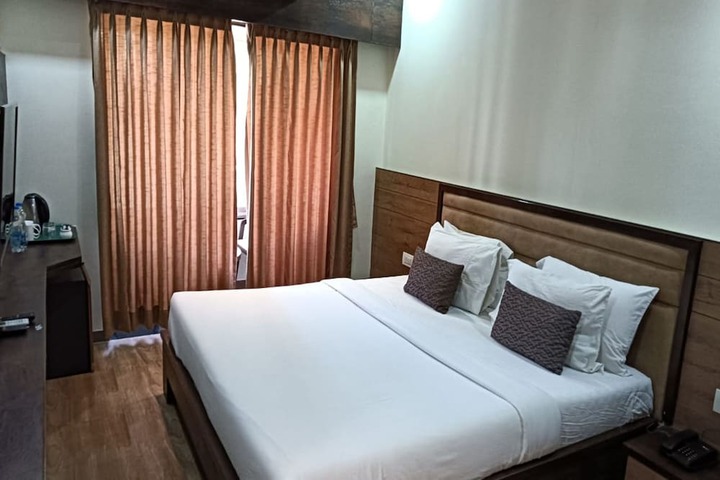 Room 2 of 34