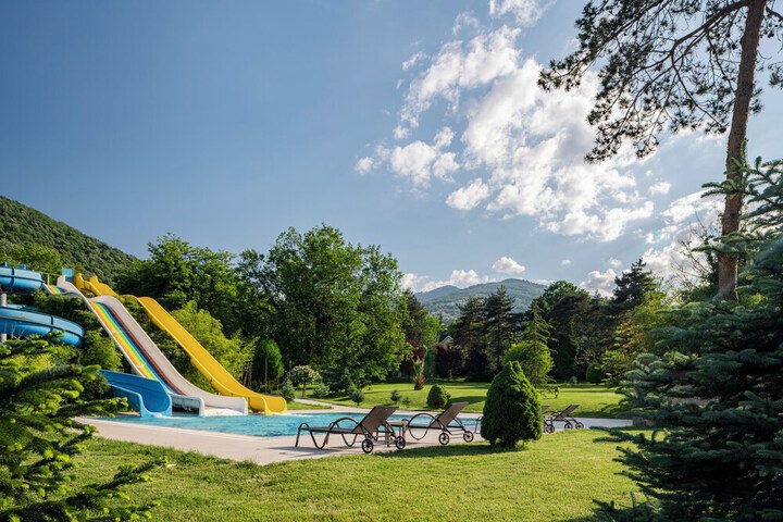 Pool 46 of 100