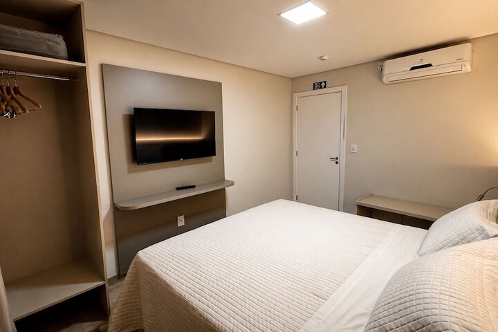 Room 8 of 87
