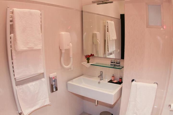 Room 8 of 22