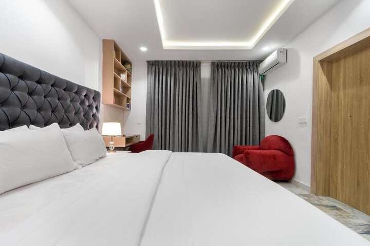 Room 16 of 32