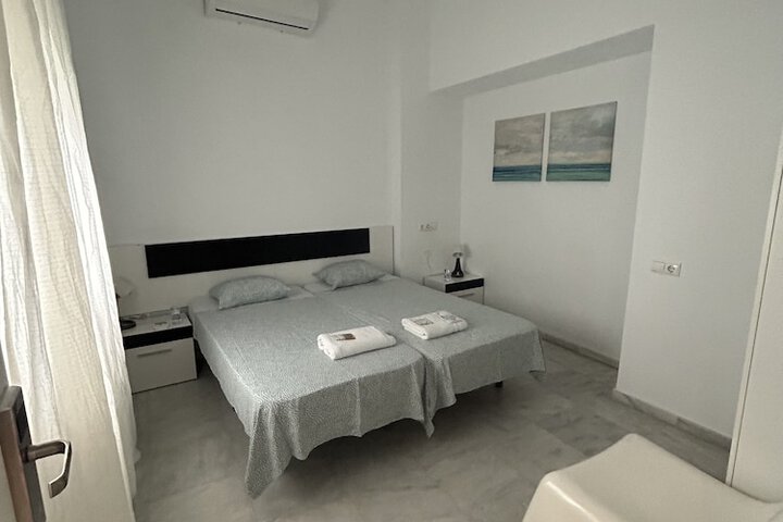 Room 4 of 15