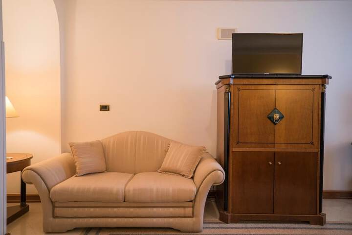 Room 16 of 60