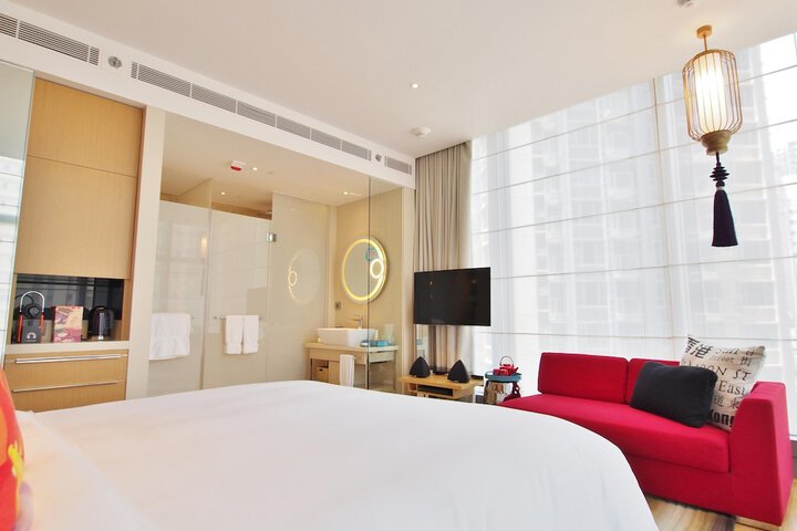 Room 15 of 108
